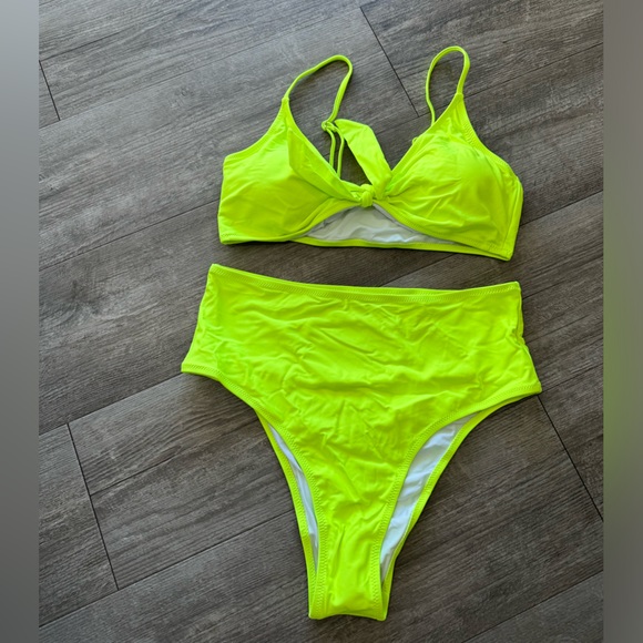 LAST PRICE🍒🤍 AMAZON green neon swimming set 💚 - Picture 4 of 8